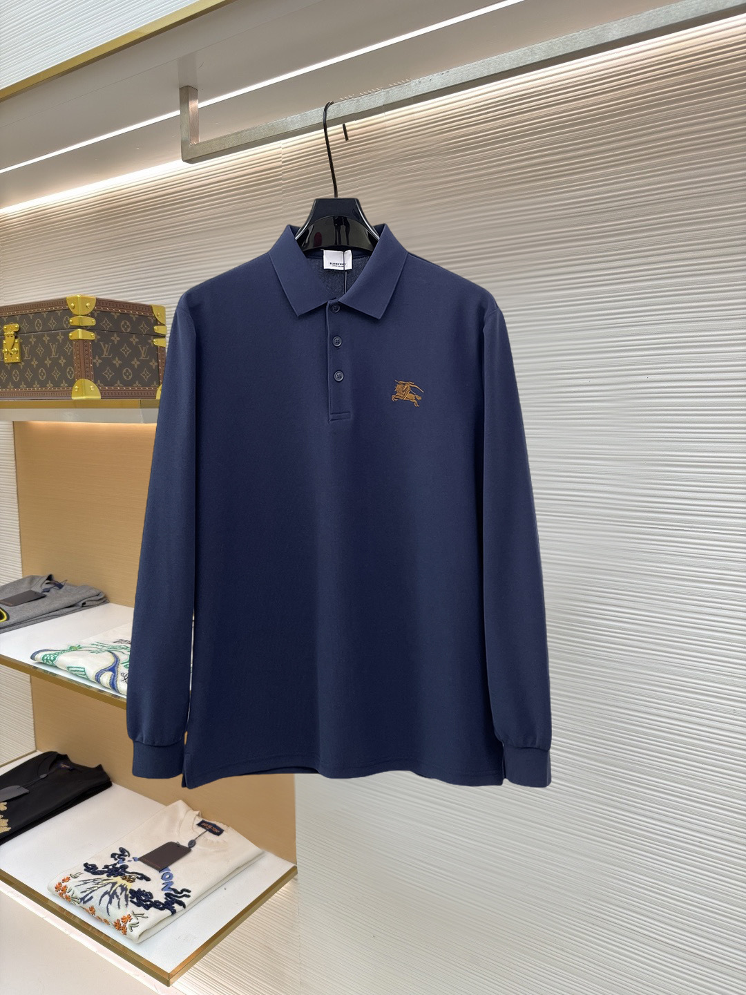 世界中で大人気♪ 2027 バーバリー 新作 長袖Tシャツ 偽物