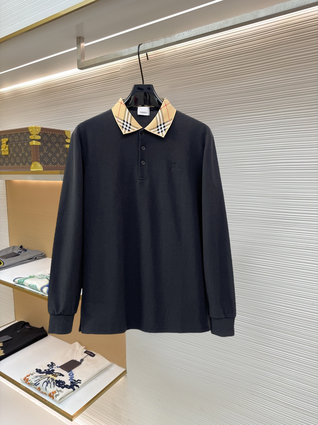 人気爆発☆ 2027 バーバリー 新作 長袖Tシャツ 偽物