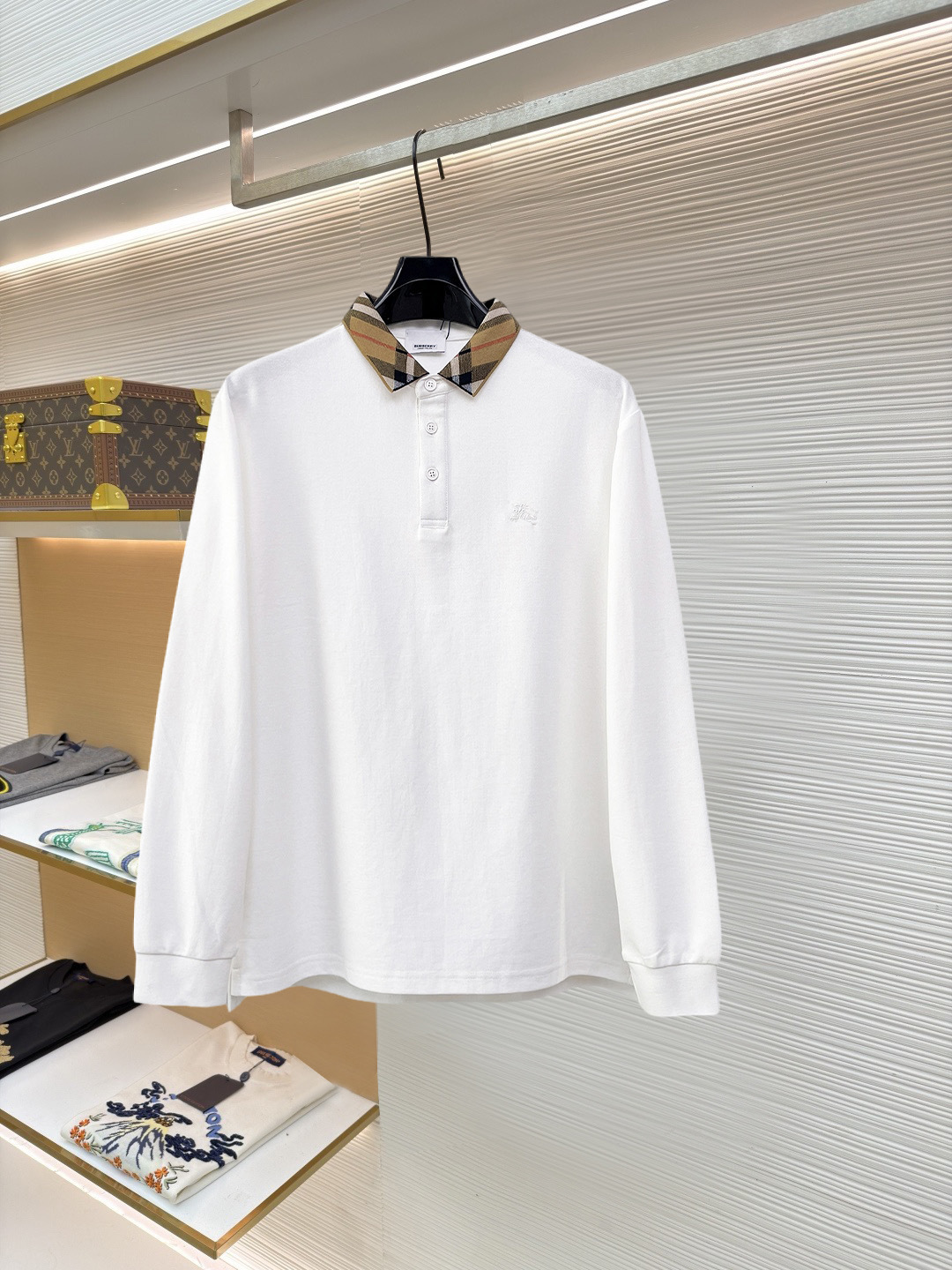 人気急上昇新作 2027 バーバリー 新作 長袖Tシャツ コピー