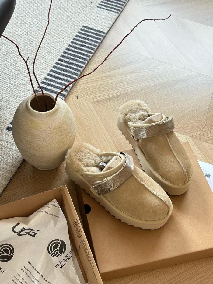 UGG Lanah Clog Chestnut Women's Sand