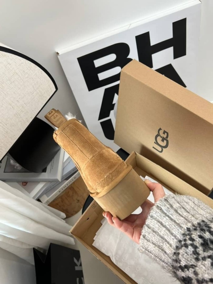 UGG Neumel Platform Chelsea Boot Chestnut (Women's)