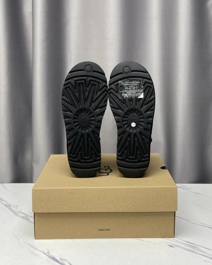 UGG Classic II Boot Black (Kids)