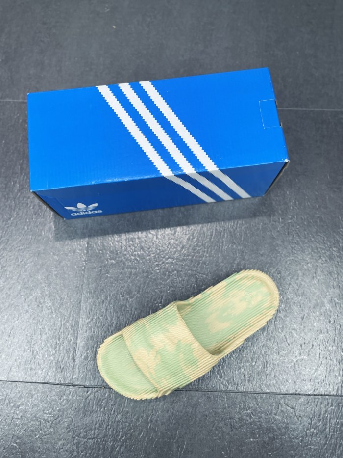 adidas Adilette 22 Slides Magic Lime St Desert Sand