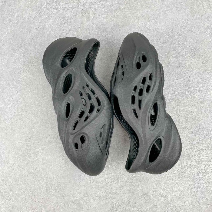 adidas Yeezy Foam RNR Onyx