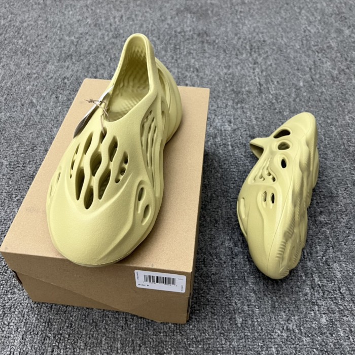 adidas Yeezy Foam RNNR Sulfur