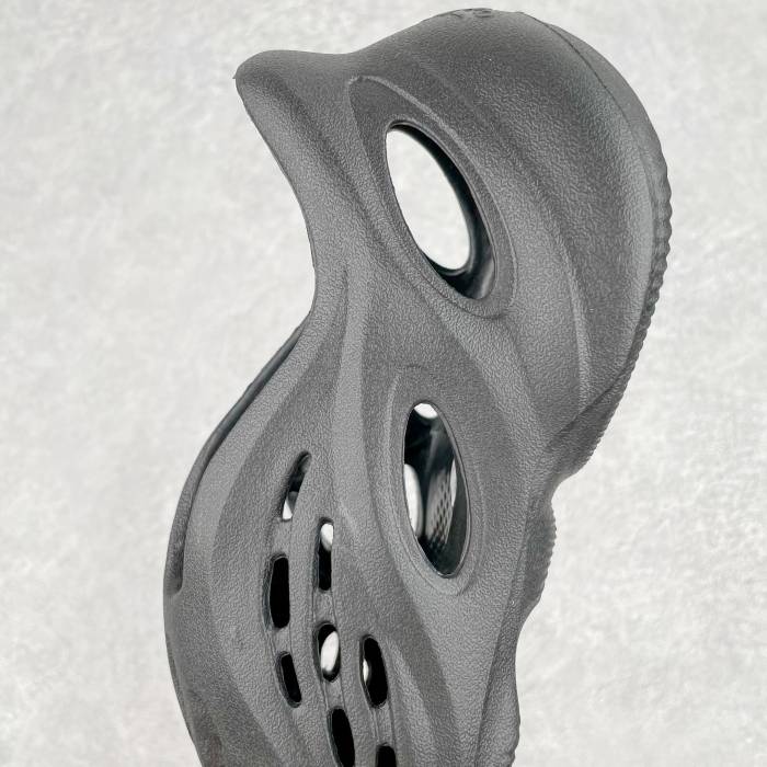 adidas Yeezy Foam RNR Onyx