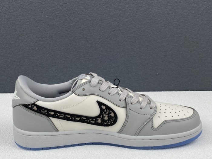 Jordan 1 Retro Low Dior