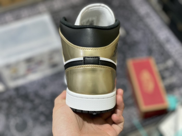 Jordan 1 Mid Metallic Gold Black White