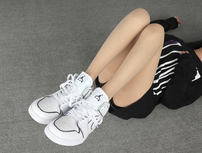 Jordan 1 Mid Iridescent Reflective White (W)