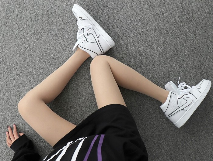 Jordan 1 Mid Iridescent Reflective White (W)