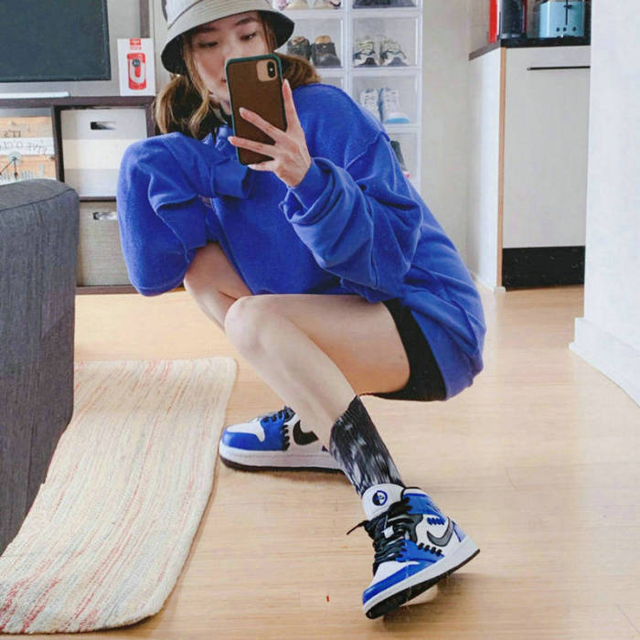 Jordan 1 Mid Sisterhood