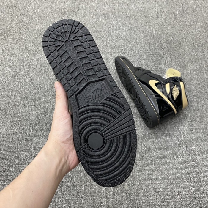 Jordan 1 Retro High Black Metallic Gold (2020)