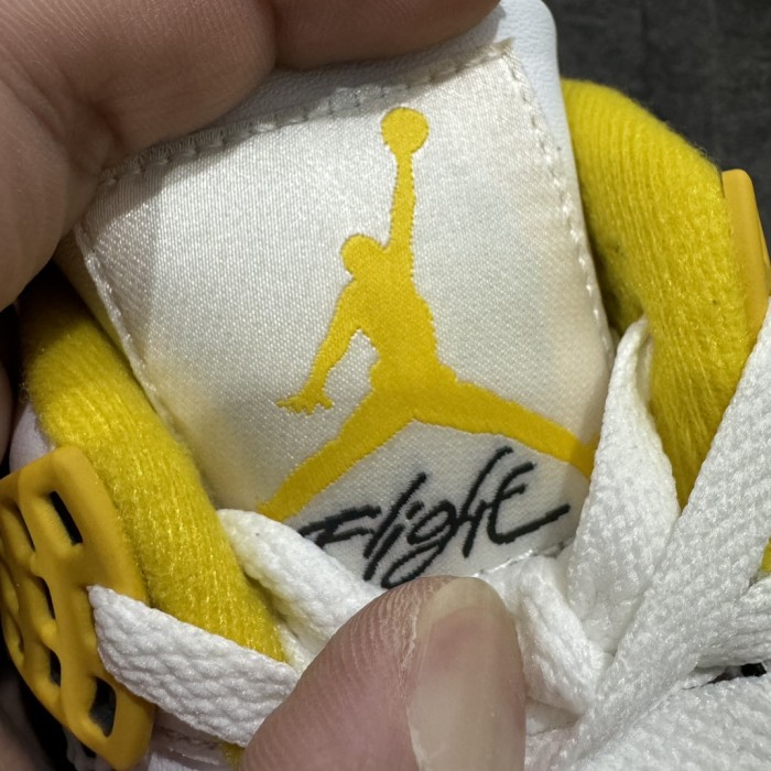 Jordan 4 Retro Vivid Sulfur (W)