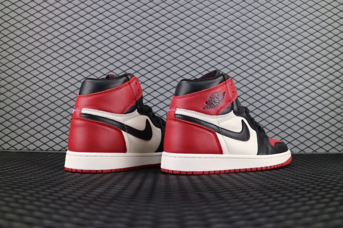 Jordan 1 Retro High Bred Toe