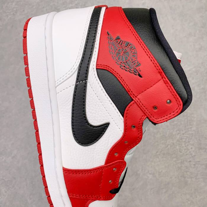 Jordan 1 Mid Chicago (2020)