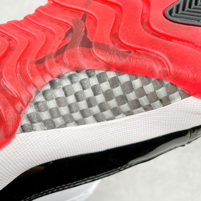 Jordan 11 Retro Low Concord Bred