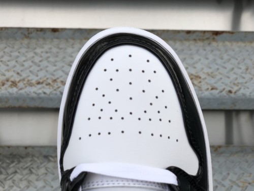 Jordan 1 Mid Patent Black White Gold