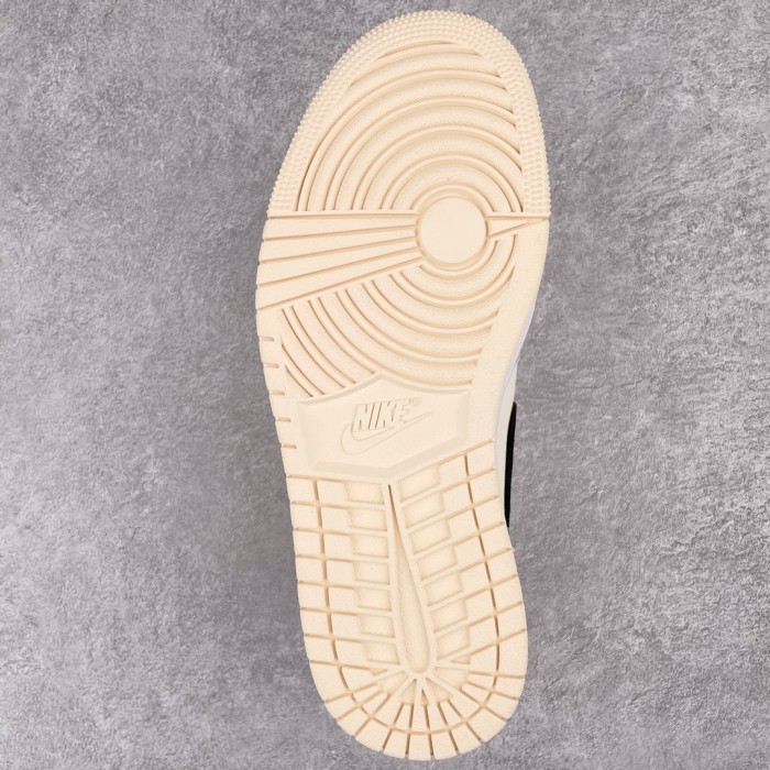 Jordan 1 Mid Barely Orange (W)