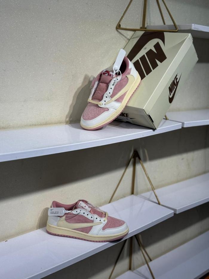Jordan 1 Retro Low OG SP Travis Scott Pink
