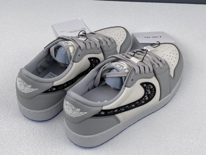 Jordan 1 Retro Low Dior