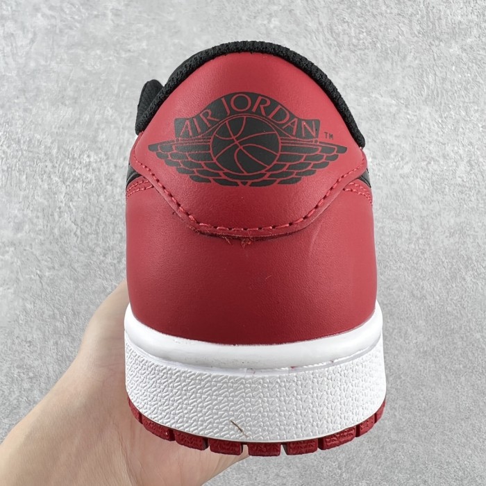 Jordan 1 Retro Low OG Black Toe (2023)