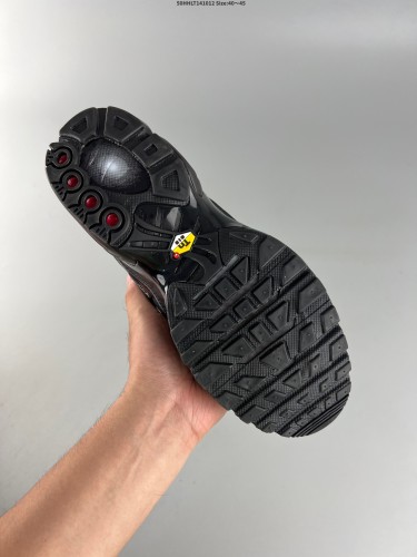 Nike Air Max Plus Triple Black