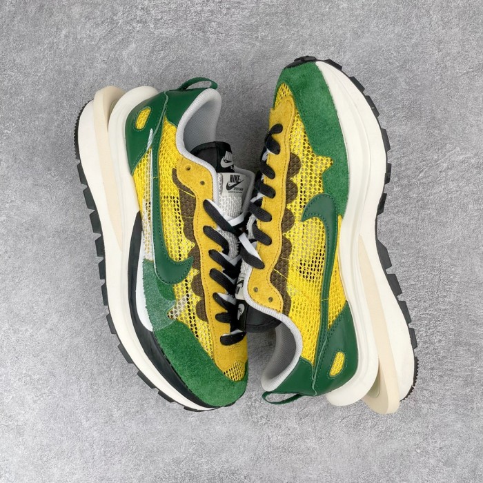 Nike Vaporwaffle sacai Tour Yellow Stadium Green