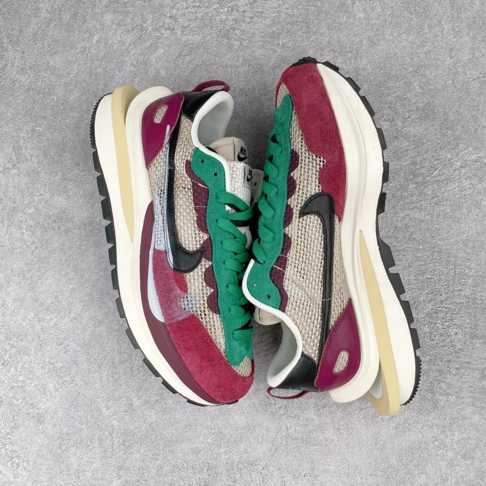Nike Vaporwaffle sacai Villain Red Neptune Green