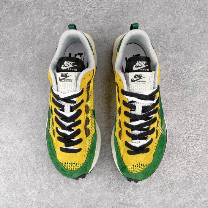 Nike Vaporwaffle sacai Tour Yellow Stadium Green