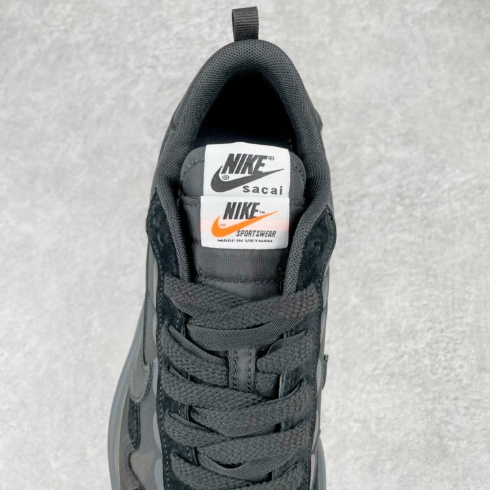 Nike Vaporwaffle sacai Black Gum