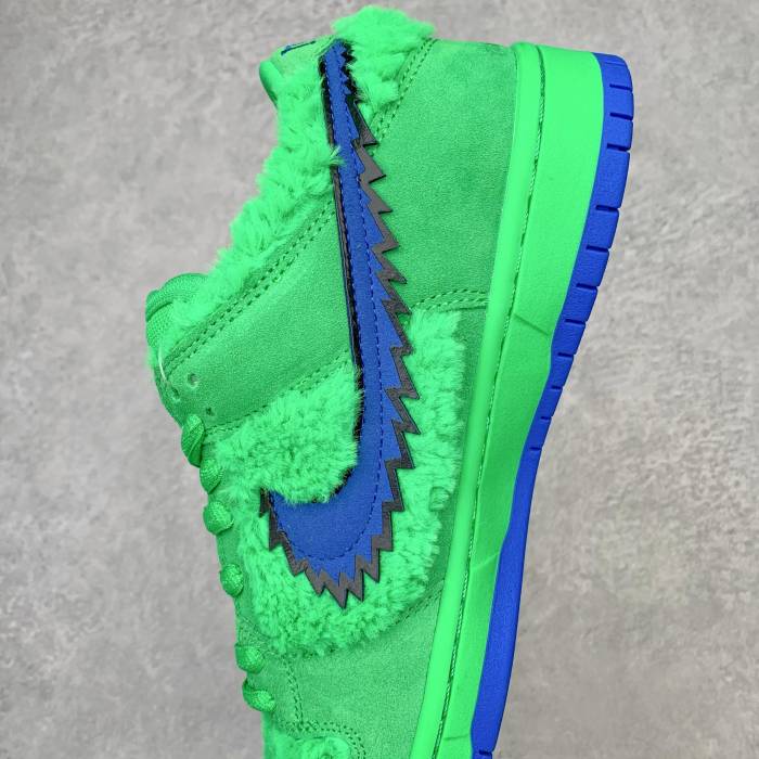 Nike Dunk SB Low Grateful Dead Bears Green