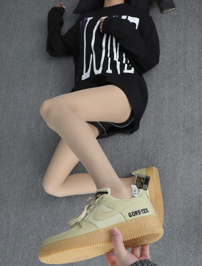 Nike Air Force 1 Low Gore-Tex Team Gold Khaki