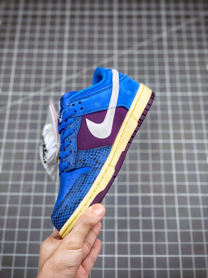 Nike Dunk Low Undefeated 5 On It Dunk vs. AF1