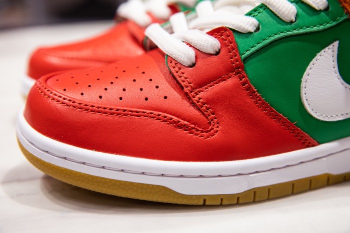 Nike SB Dunk Low 7 Eleven