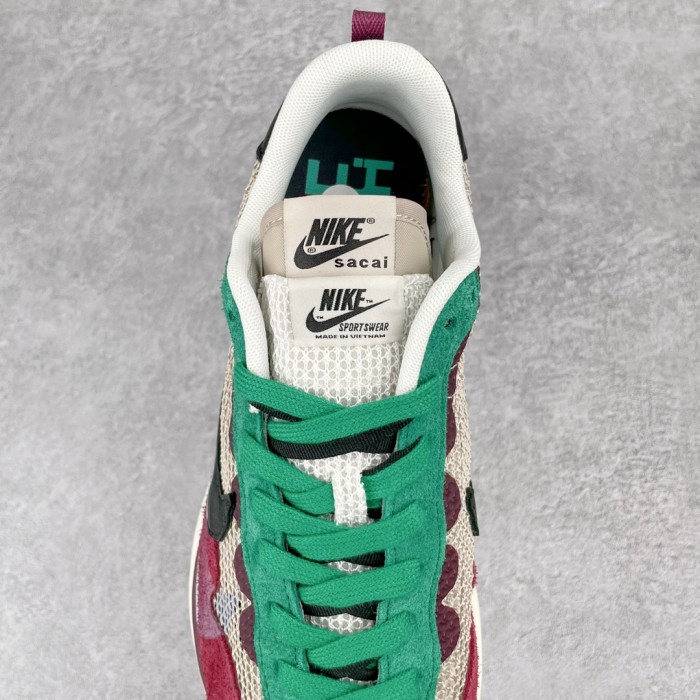 Nike Vaporwaffle sacai Villain Red Neptune Green