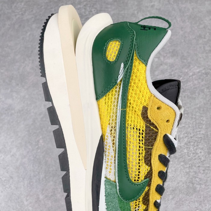 Nike Vaporwaffle sacai Tour Yellow Stadium Green