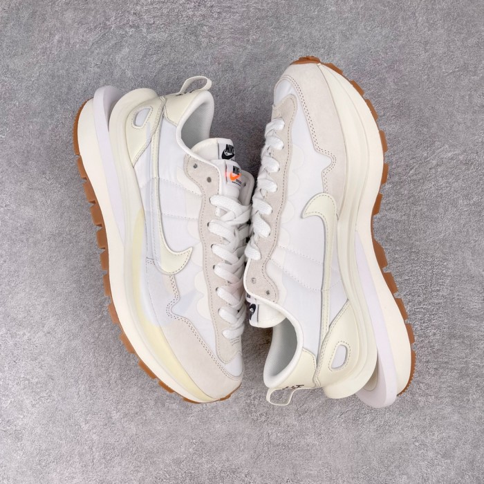Nike Vaporwaffle Sacai Sail Gum