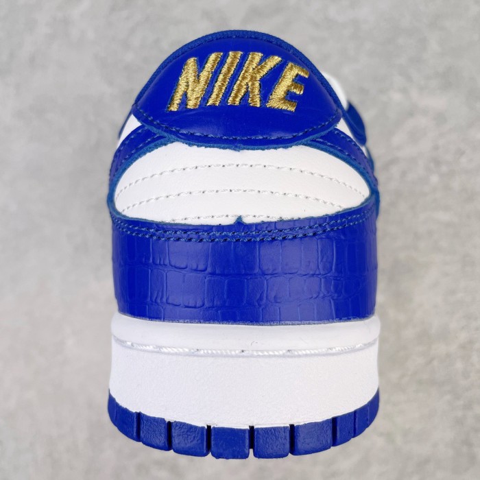 Nike Dunk SB Low Supreme Stars Hyper Royal