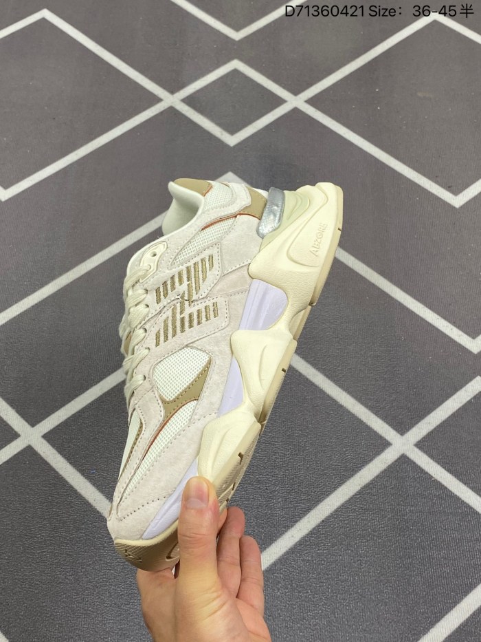 New Balance 9060 Sea Salt Brown