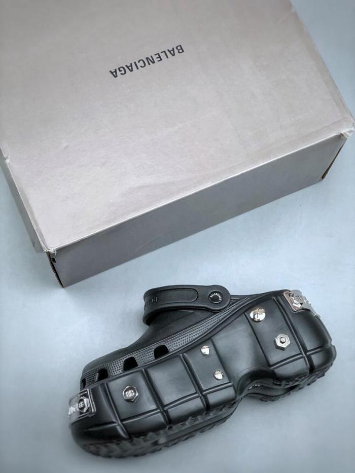 Balenciaga MEN'S HARDCROCS™ MULE IN BLACK 687397W1S8N1081