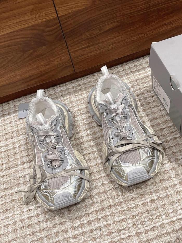 Balenciaga 3XL Off White