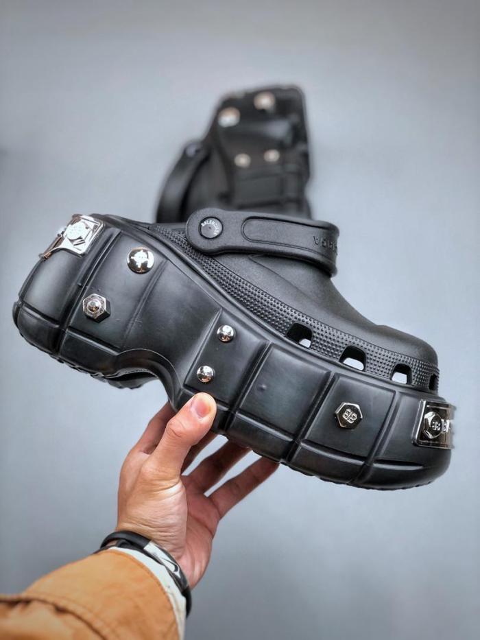 Balenciaga MEN'S HARDCROCS™ MULE IN BLACK 687397W1S8N1081