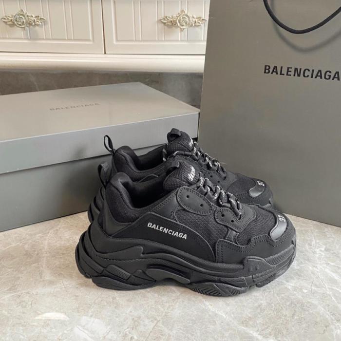 Balenciaga Triple S Black (2021)