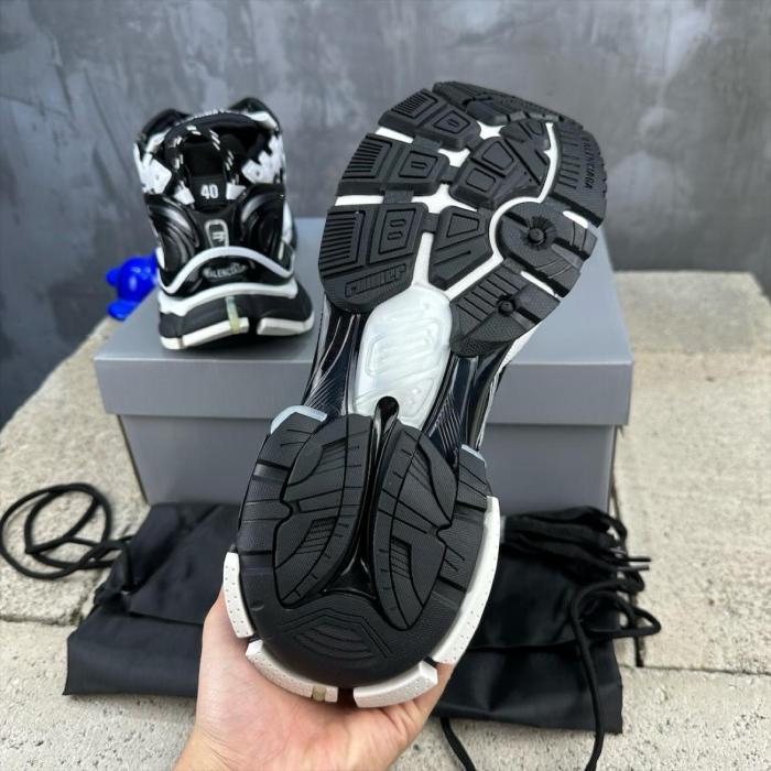 Balenciaga Runner Black White