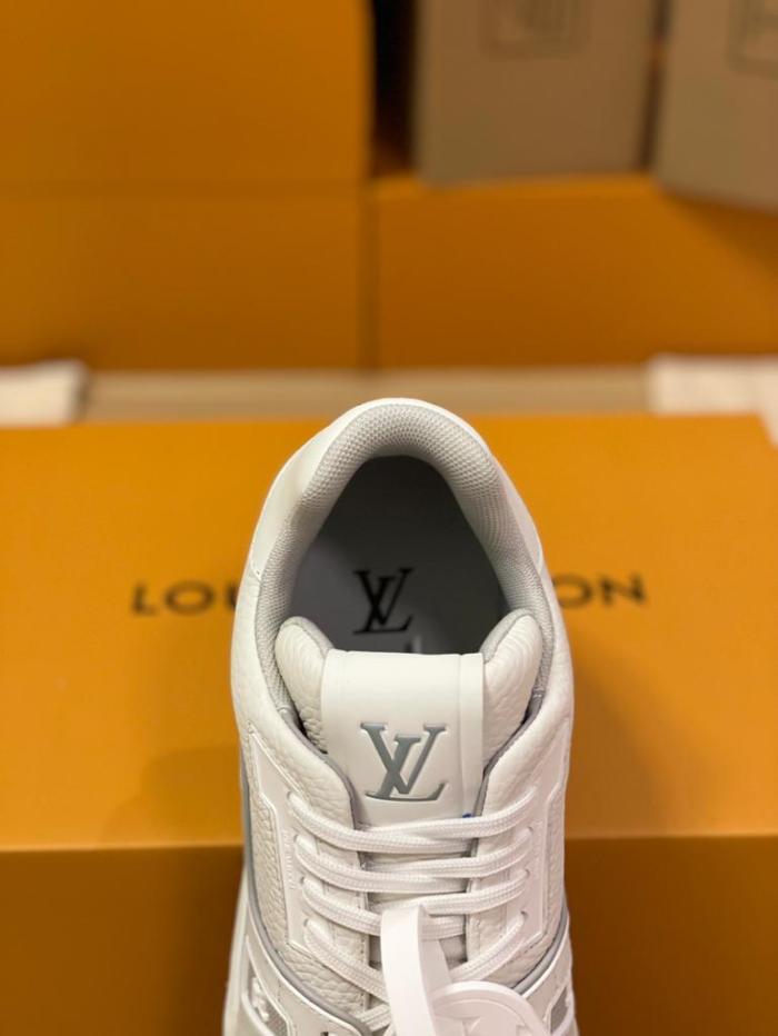 Louis Vuitton Trainer White Signature
