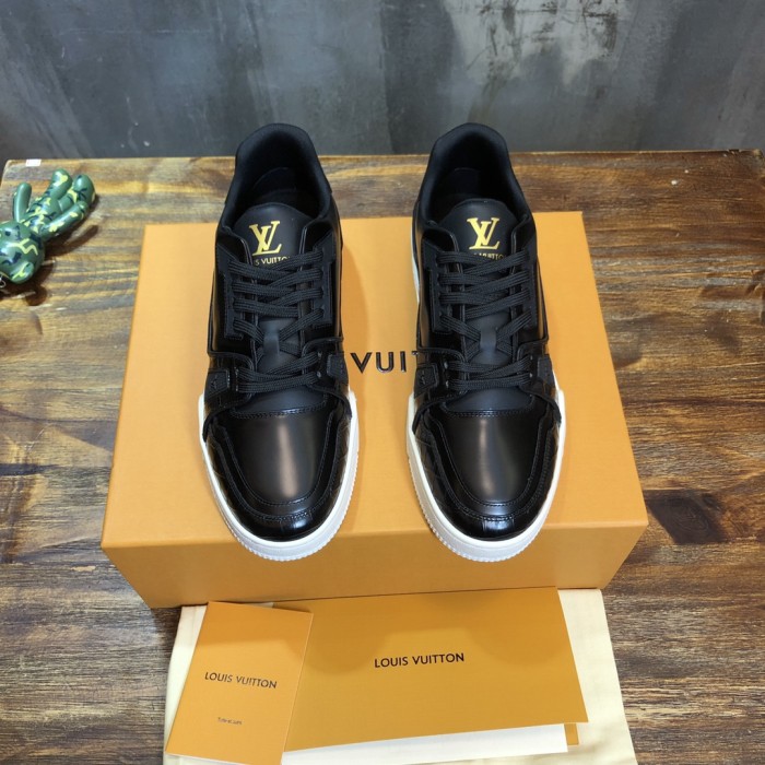 Louis Vuitton Trainer Black Glazed Signature