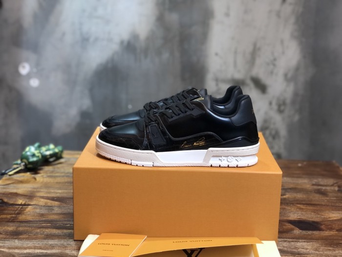 Louis Vuitton Trainer Black Glazed Signature