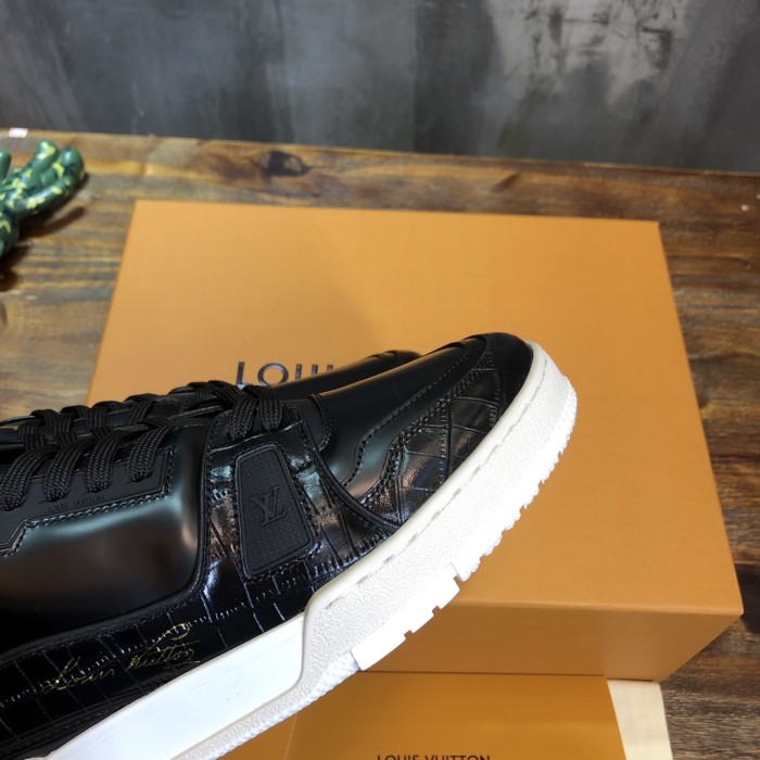 Louis Vuitton Trainer Black Glazed Signature