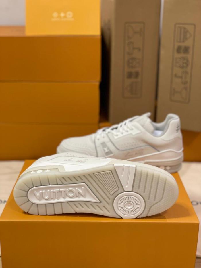 Louis Vuitton Trainer White Signature