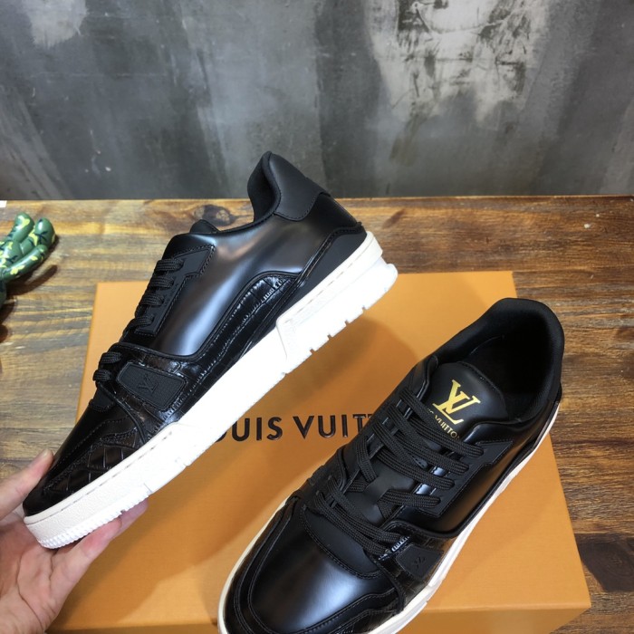 Louis Vuitton Trainer Black Glazed Signature